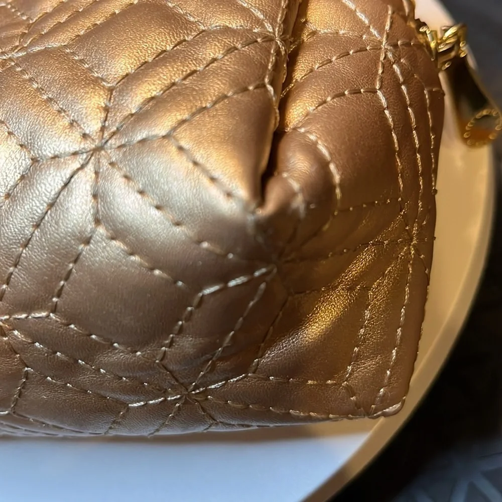 Vince Camuto Cosmetic Bag & beauty organizer Quilted gold metallic Acrylic/gold